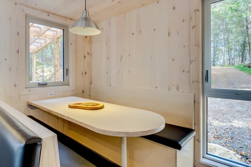 Press kit | 1776-08 - Press release | Corporation du Parc du Poisson Blanc’s cabins - Fabelta, fenestration systems - Residential Architecture - Photo credit: Claude Badet