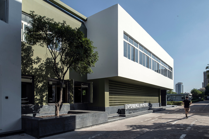 Dossier de presse | 4869-05 - Communiqué de presse | Scenery in Motion - Studio DOTCOF - Design d’intérieur commercial - west facade - Crédit photo : LEIDU
