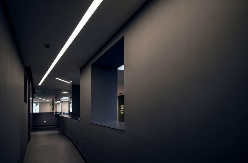 Dossier de presse | 4869-05 - Communiqué de presse | Scenery in Motion - Studio DOTCOF - Design d’intérieur commercial - dark ramp - Crédit photo : LEIDU