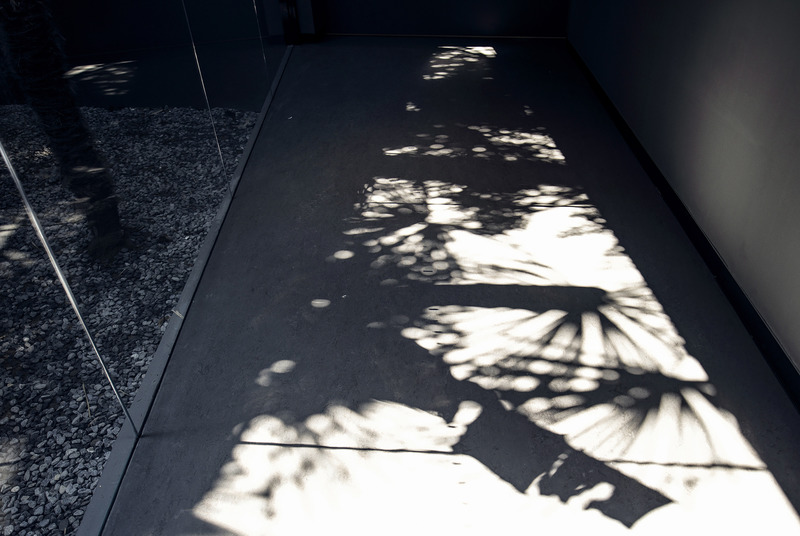 Dossier de presse | 4869-05 - Communiqué de presse | Scenery in Motion - Studio DOTCOF - Design d’intérieur commercial - light and shadow in courtyard - Crédit photo : LEIDU