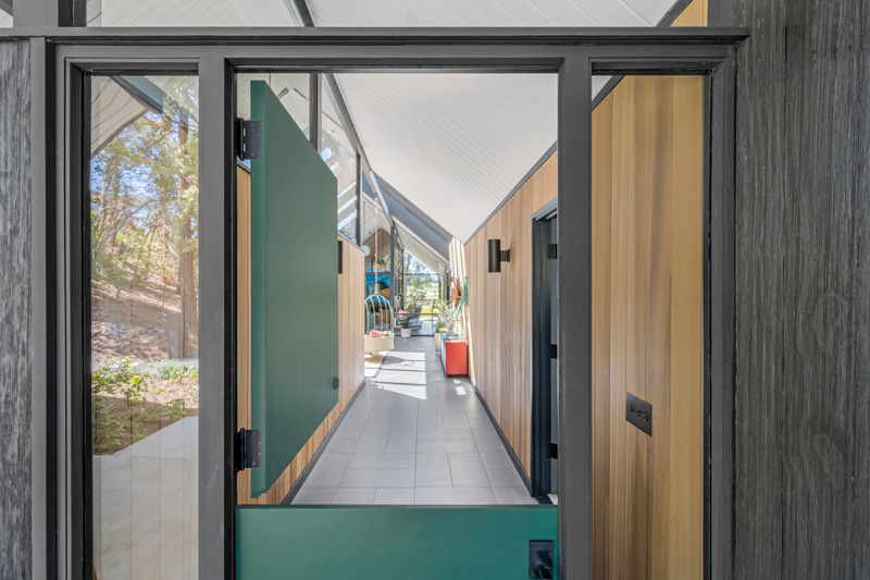 Press kit | 2757-33 - Press release | Gustave Carlson Design Skillfully Stewards an Unlikely Eichler - Gustave Carlson Design - Residential Architecture -  The entry features a Dutch door, custom-designed by Gustave Carlson, and a recurring motif in his work.  - Photo credit: David Duncan Livingston