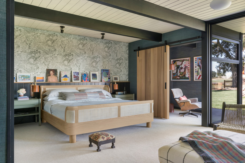 Press kit | 2757-33 - Press release | Gustave Carlson Design Skillfully Stewards an Unlikely Eichler - Gustave Carlson Design - Residential Architecture -     <p>The primary bedroom suite features a display ledge for rotating art and a barn door that encloses a small sitting area. Made from Western Red Cedar, both pieces were custom-designed by Gustave Carlson.</p>     - Photo credit: David Duncan Livingston