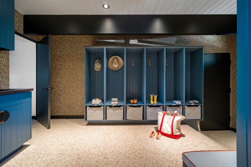 Press kit | 2757-33 - Press release | Gustave Carlson Design Skillfully Stewards an Unlikely Eichler - Gustave Carlson Design - Residential Architecture - Near the entrance, a mudroom is a nod to the husband's British roots. - Photo credit: David Duncan Livingston