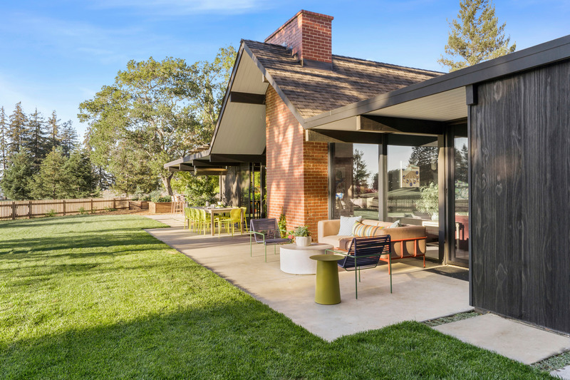 Press kit | 2757-33 - Press release | Gustave Carlson Design Skillfully Stewards an Unlikely Eichler - Gustave Carlson Design - Residential Architecture -  The project team includes Gustave Carlson Design, Atelier Davis, Groundcover Landscaping and Flegel's Construction.  - Photo credit: David Duncan Livingston