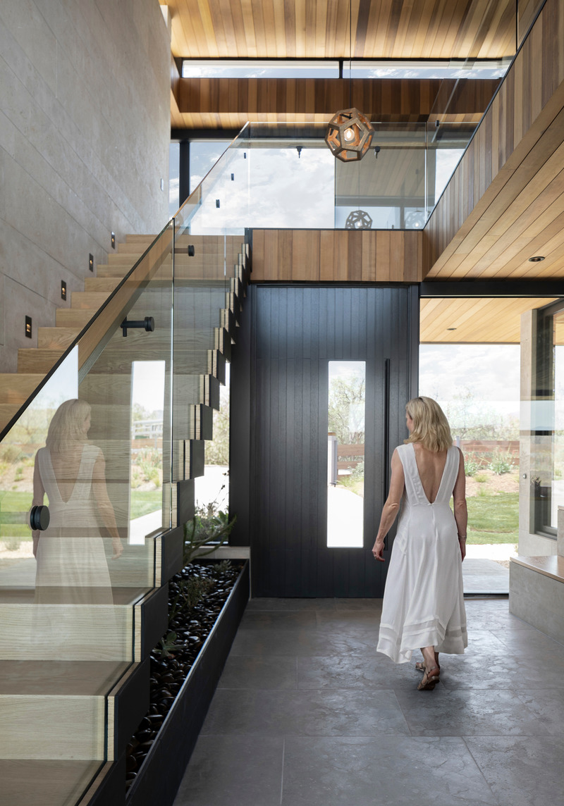 Press kit | 5795-05 - Press release | ANX Places Zinc and Wood Volume Overlooking the Sierra Pelona Mountains - ANX / Aaron Neubert Architects - Residential Architecture - Entry / Stair Hall<br> - Photo credit: Brian Thomas Jones