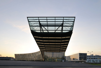 Dossier de presse | 1008-02 - Communiqué de presse | Centre de gestion financière et de vente de la voestalpine Stahl GmbH - Dietmar Feichtinger Architectes - Architecture commerciale - Crédit photo : Josef Pausch
