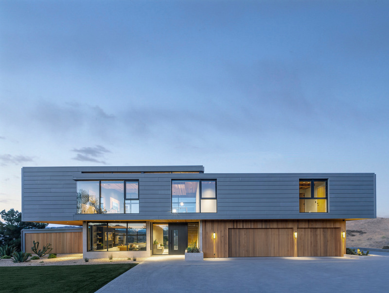 Press kit | 5795-05 - Press release | ANX Places Zinc and Wood Volume Overlooking the Sierra Pelona Mountains - ANX / Aaron Neubert Architects - Residential Architecture - Front Facade Night<br> - Photo credit: Brian Thomas Jones