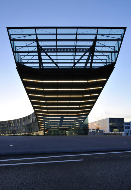 Dossier de presse | 1008-02 - Communiqué de presse | Centre de gestion financière et de vente de la voestalpine Stahl GmbH - Dietmar Feichtinger Architectes - Architecture commerciale - Crédit photo : Josef Pausch
