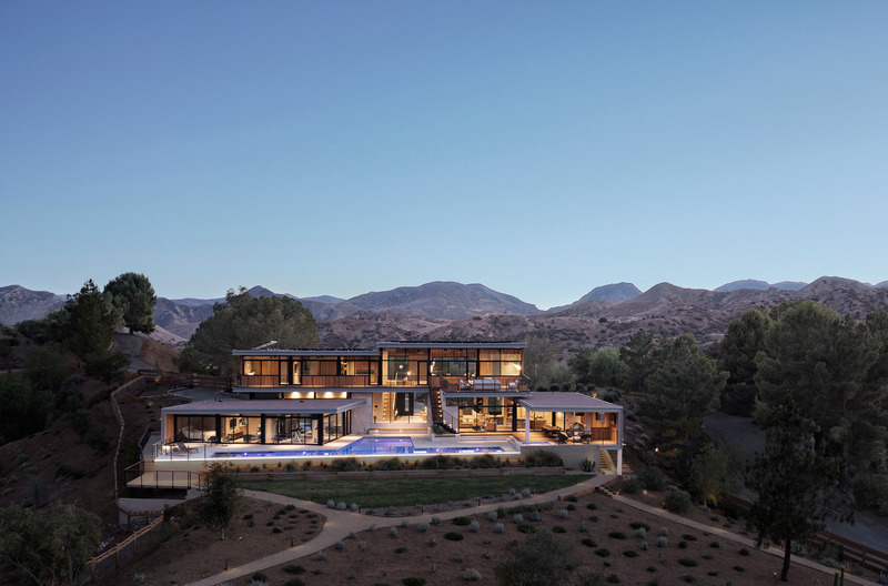 Press kit | 5795-05 - Press release | ANX Places Zinc and Wood Volume Overlooking the Sierra Pelona Mountains - ANX / Aaron Neubert Architects - Residential Architecture - Aerial Night<br> - Photo credit: Brian Thomas Jones