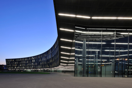 Dossier de presse | 1008-02 - Communiqué de presse | Centre de gestion financière et de vente de la voestalpine Stahl GmbH - Dietmar Feichtinger Architectes - Architecture commerciale - Crédit photo : Josef Pausch