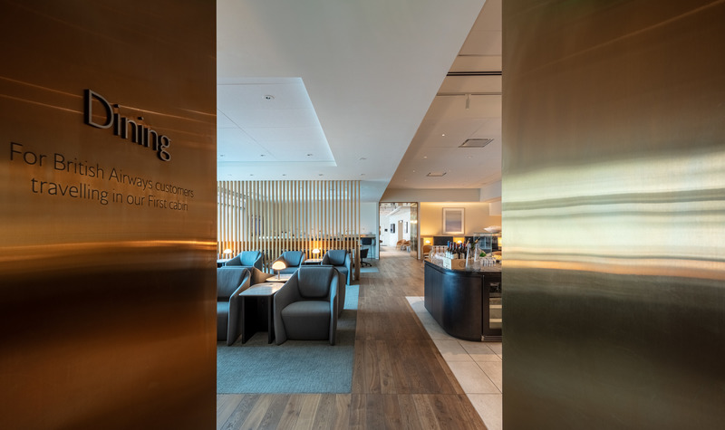 Dossier de presse | 2757-34 - Communiqué de presse | WDA Positions its Practice for the Future - William Duff Architects (WDA) - Architecture commerciale -  British Airways Lounge SFO: An entry alcove clad in bronze wall panels marks the transition into the Boutique Dining Room. - Crédit photo :  Eric Rorer Photography 
