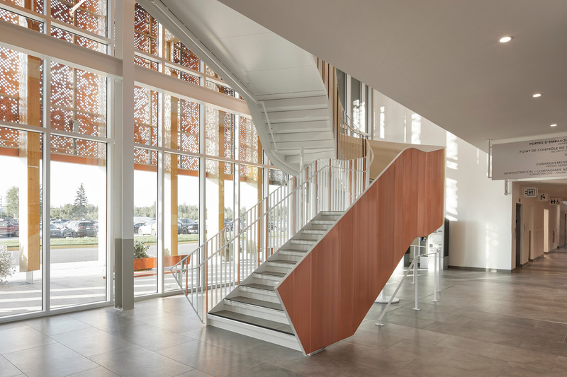 Dossier de presse | 612-24 - Communiqué de presse | Une nouvelle aérogare pour l’aéroport de Rouyn-Noranda - EVOQ Architecture + ARTCAD en consortium - Architecture institutionnelle - Crédit photo : Maxime Brouillet