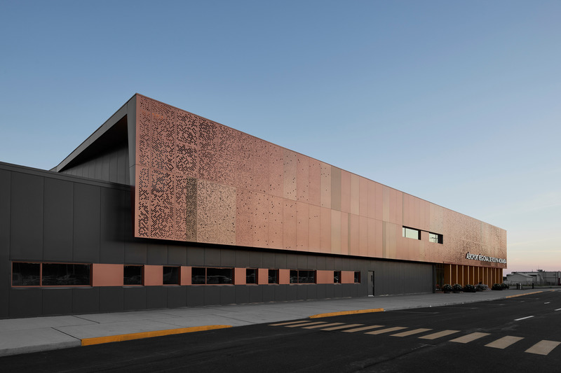 Dossier de presse | 612-24 - Communiqué de presse | Une nouvelle aérogare pour l’aéroport de Rouyn-Noranda - EVOQ Architecture + ARTCAD en consortium - Architecture institutionnelle - Crédit photo : Maxime Brouillet