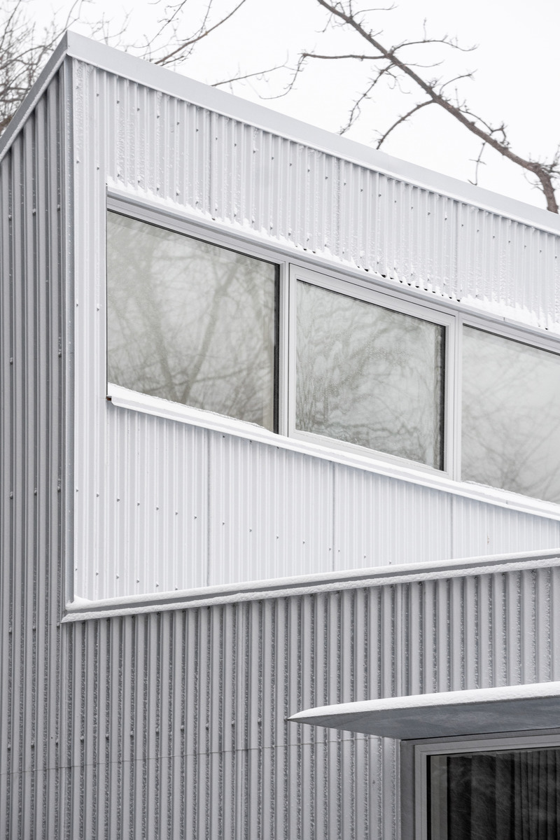 Dossier de presse | 5900-01 - Communiqué de presse | Craven Road Cottage: the Transformation of a Lost Vernacular in the Middle of a Big City - AMA / Anya Moryoussef Architect - Architecture résidentielle - Crédit photo : Scott Norsworthy