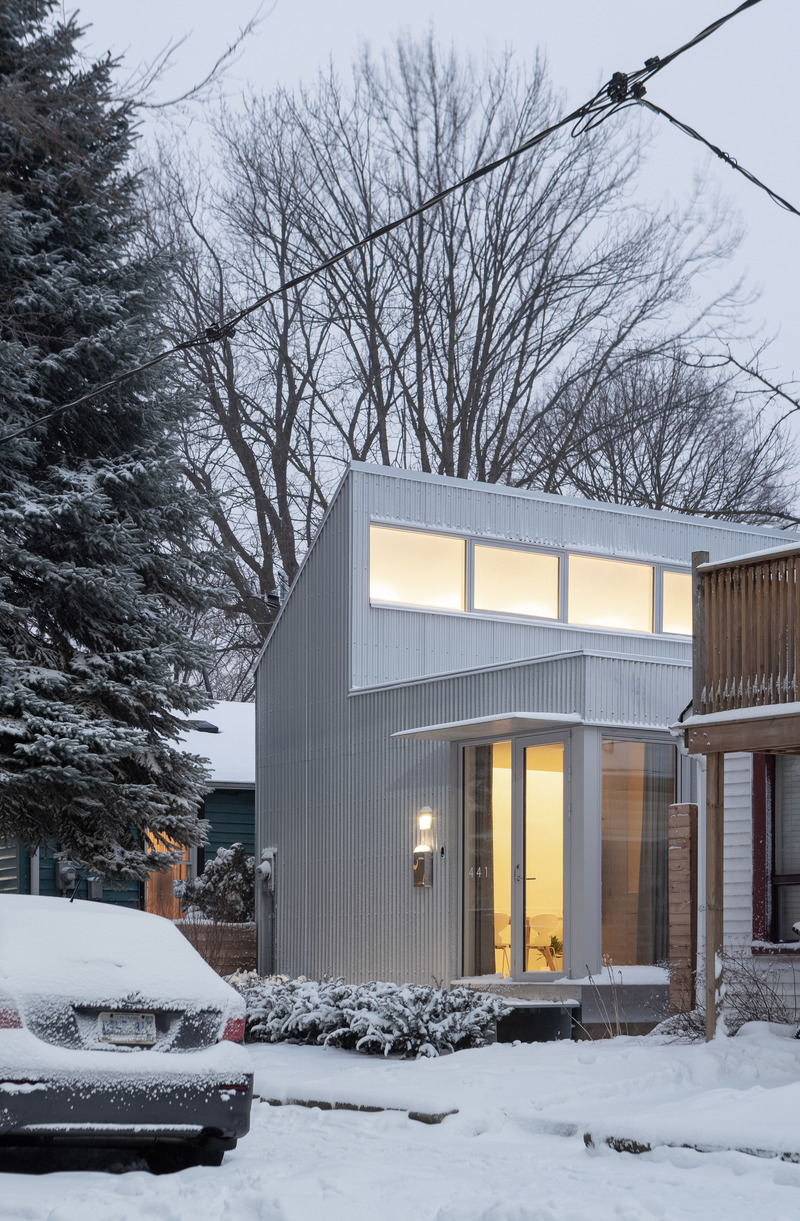 Dossier de presse | 5900-01 - Communiqué de presse | Craven Road Cottage: the Transformation of a Lost Vernacular in the Middle of a Big City - AMA / Anya Moryoussef Architect - Architecture résidentielle - Crédit photo : Scott Norsworthy