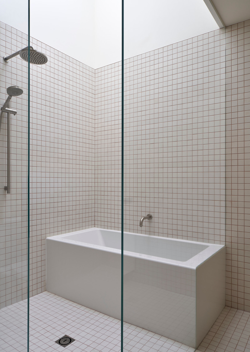 Dossier de presse | 5900-01 - Communiqué de presse | Craven Road Cottage: the Transformation of a Lost Vernacular in the Middle of a Big City - AMA / Anya Moryoussef Architect - Architecture résidentielle - Crédit photo : Doublespace Photography
