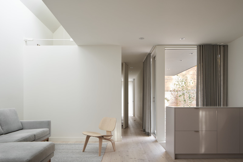 Dossier de presse | 5900-01 - Communiqué de presse | Craven Road Cottage: the Transformation of a Lost Vernacular in the Middle of a Big City - AMA / Anya Moryoussef Architect - Architecture résidentielle - Crédit photo : Doublespace Photography