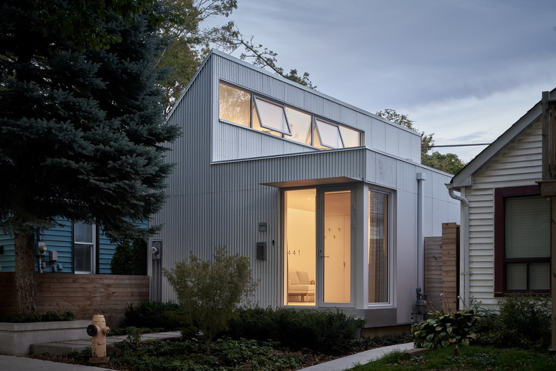Dossier de presse | 5900-01 - Communiqué de presse | Craven Road Cottage: the Transformation of a Lost Vernacular in the Middle of a Big City - AMA / Anya Moryoussef Architect - Architecture résidentielle - Crédit photo : Doublespace Photography