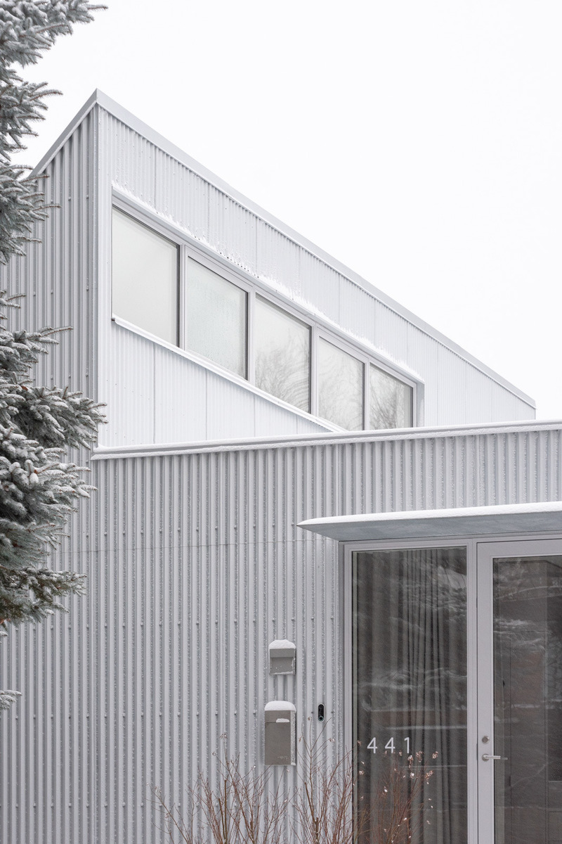 Dossier de presse | 5900-01 - Communiqué de presse | Craven Road Cottage: the Transformation of a Lost Vernacular in the Middle of a Big City - AMA / Anya Moryoussef Architect - Architecture résidentielle - Crédit photo : Scott Norsworthy 