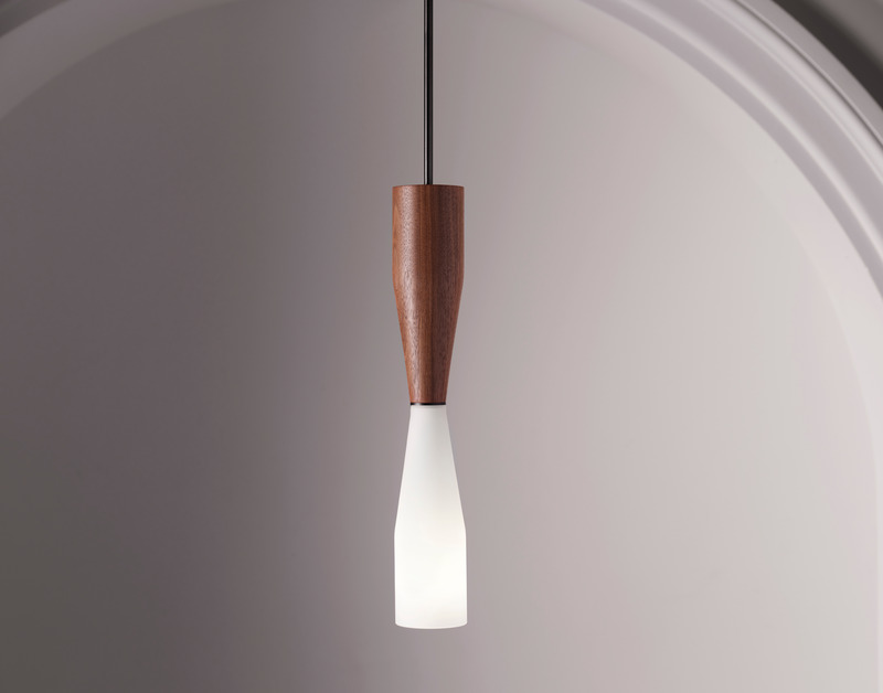 Press kit | 1665-05 - Press release | Etcetera Lighting Series Makes US Debut at ICFF - Lightmaker Studio - Lighting Design - Etcetera Natural Pendant - Photo credit: Lisa Petrole