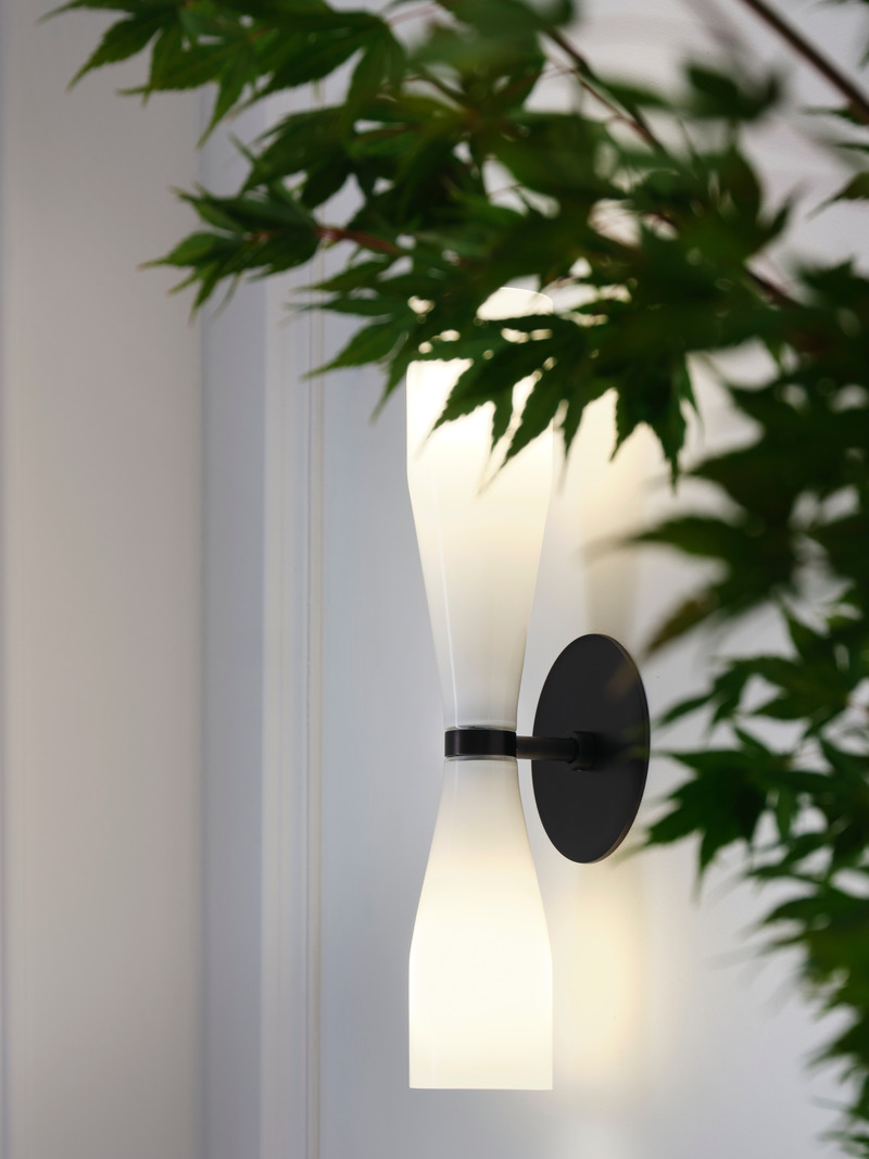 Press kit | 1665-05 - Press release | Etcetera Lighting Series Makes US Debut at ICFF - Lightmaker Studio - Lighting Design - Etcetera Sconce - Photo credit: Lisa Petrole