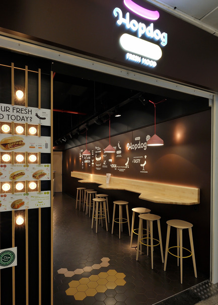 Dossier de presse | 679-06 - Communiqué de presse | Commerce Design Brussels Awards winners 2013 - Commerce Design Brussels - Concours - HOPDOG&nbsp;- City 2 - Rue Neuve 123, B1000<br>by Unid Design