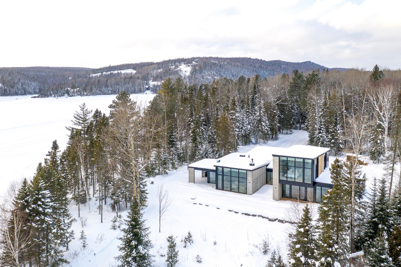 Press kit | 1776-09 - Press release | Lac Taureau Residence - Fabelta, fenestration systems - Residential Architecture - Photo credit: Claude Badet