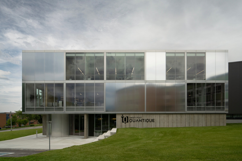 Press kit | 774-17 - Press release | 2023 Prix d’excellence en architecture: Winners unveiled - Ordre des architectes du Québec - Institutional Architecture - <p class="">INSTITUT QUANTIQUE</p><p> </p><p class="" style="">Conception : Saucier + Perrotte architectes</p><p class="">Client : Université de Sherbrooke</p>Emplacement : Sherbrooke, Estrie <span></span> - Photo credit: Olivier Blouin