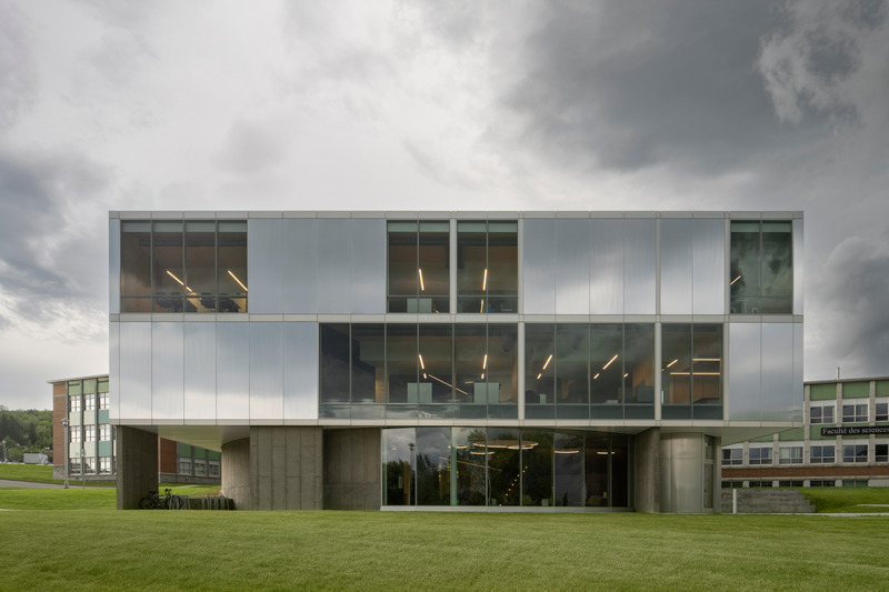 Press kit | 774-17 - Press release | 2023 Prix d’excellence en architecture: Winners unveiled - Ordre des architectes du Québec - Institutional Architecture - <p class="">INSTITUT QUANTIQUE</p><p class=""> </p><p class="">Conception : Saucier + Perrotte architectes</p><p class="">Client : Université de Sherbrooke</p>Emplacement : Sherbrooke, Estrie <span></span> - Photo credit: Olivier Blouin