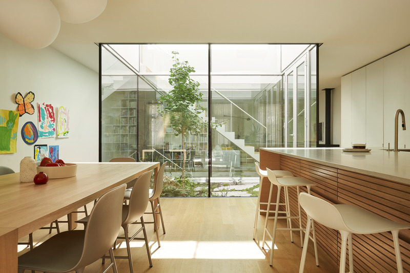 Press kit | 774-17 - Press release | 2023 Prix d’excellence en architecture: Winners unveiled - Ordre des architectes du Québec - Institutional Architecture - <p class="">MAISON JEANNE-MANCE</p><p class=""></p><p class="">Conception : La Shed Architecture</p><p class="">Client : Valérie Zaphiratos et Félix Robitaille</p>Emplacement : Montréal - Photo credit: Maxime Brouillet