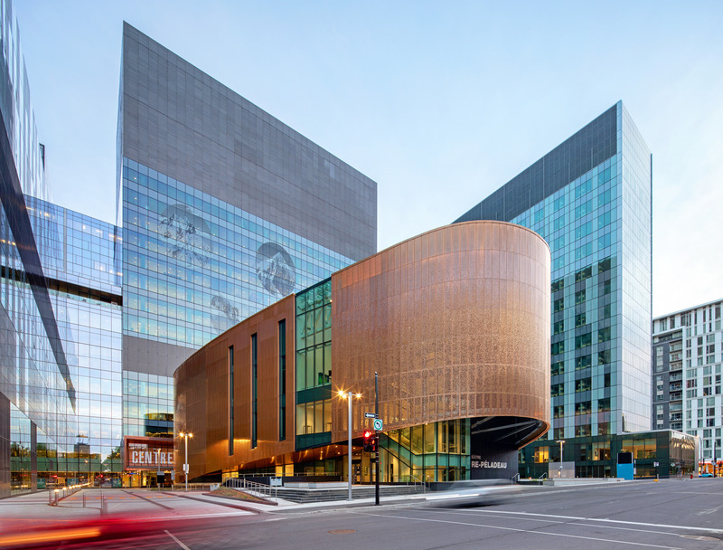Dossier de presse | 2275-03 - Communiqué de presse | Jodoin Lamarre Pratte architectes : 65 années d’architecture pour la collectivité - Jodoin Lamarre Pratte architectes - Architecture institutionnelle -  <p style="">Dernière phase du nouveau complexe hospitalier du CHUM et Amphithéâtre Pierre-Péladeau au centre-ville de Montréal — CannonDesign + NEUF architect(e) et Jodoin Lamarre Pratte / Menkès Shooner Dagenais LeTourneux architectes en consortium</p>  - Crédit photo :  Adrien Williams<br style=""> 