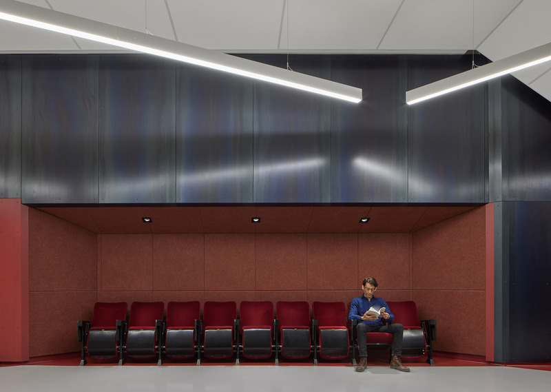 Dossier de presse | 2275-03 - Communiqué de presse | Jodoin Lamarre Pratte architectes : 65 années d’architecture pour la collectivité - Jodoin Lamarre Pratte architectes - Architecture institutionnelle -  Transformation de la salle Marie-Gérin-Lajoie de l’UQAM (Université du  Québec à Montréal) en studios multimédia pour la formation en cinéma — Jodoin Lamarre Pratte architectes  - Crédit photo :  Nanne Springer<br> 