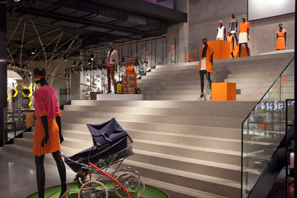 Dossier de presse | 679-06 - Communiqué de presse | Commerce Design Brussels Awards winners 2013 - Commerce Design Brussels - Concours - SMETS PREMIUM STORE&nbsp;- Chaussée de Louvain 650, B1030<br>by Zoom Architecture (Florent Cenni et EstelleBenatar)<br>