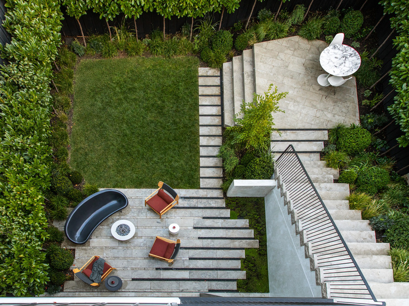 Press kit | 2757-35 - Press release | Medium Plenty Gives a Sprawling Update to a Once Modest 1920s Spanish Revival Home - Medium Plenty - Residential Interior Design -  Despite its small size, the team managed to create multiple distinct areas in the garden, each with unique positioning, size, and design features that provide diverse options for enjoying the space.  - Photo credit:  Laure Joliet Photography 
