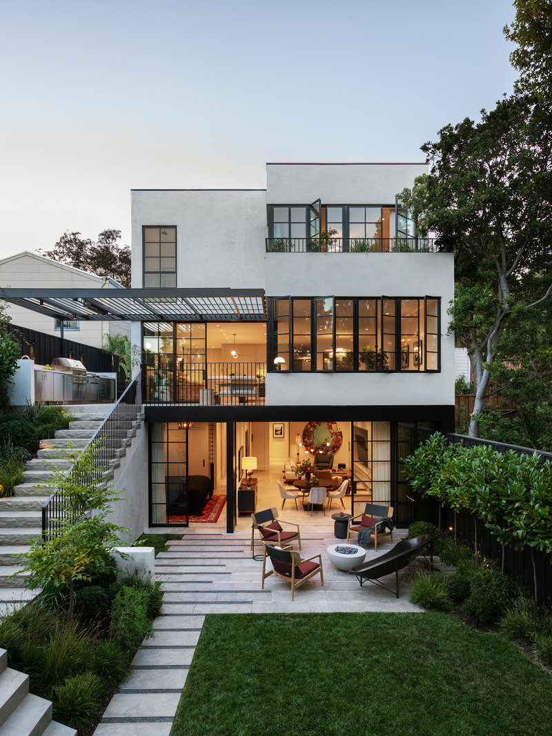Press kit | 2757-35 - Press release | Medium Plenty Gives a Sprawling Update to a Once Modest 1920s Spanish Revival Home - Medium Plenty - Residential Interior Design -  Medium Plenty expanded the home to four stories by excavating to create a new lower level. The result is a modern oasis that melds perfectly with the outdoors.   - Photo credit:  Laure Joliet Photography 