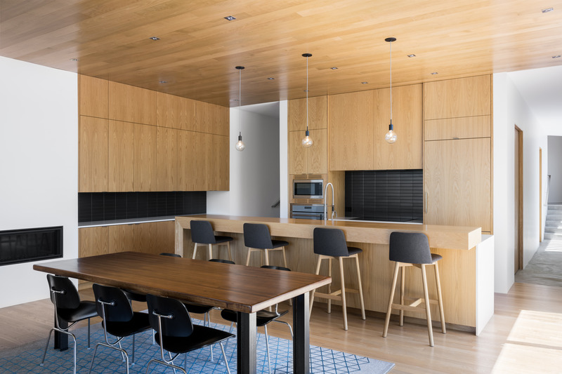 Press kit | 2757-36 - Press release | Sparano + Mooney Architecture's Wabi-Sabi Residence Draws Upon Japanese Aesthetic Culture - Sparano + Mooney Architecture - Residential Architecture -   Materials on the main levels are bright and warm: white walls, white oak flooring, and white Caesarstone surfacing.   - Photo credit: Lucy Call