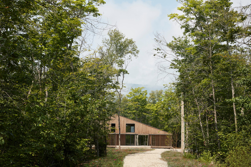 Press kit | 1640-01 - Press release | Territories and Landscapes Exhibition in Paris by Atelier Pierre Thibault - Atelier Pierre Thibault - Event + Exhibition -   Résidence Maison du Cap (2021), Beaupré, Charlevoix<br>   - Photo credit: Maxime Brouillet