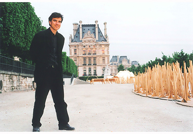 Press kit | 1640-01 - Press release | Territories and Landscapes Exhibition in Paris by Atelier Pierre Thibault - Atelier Pierre Thibault - Event + Exhibition - Installation at the Jardin des Tuileries in Paris (1999) “I have always loved exploring territories. Since my first architectural and landscape installation at the Jardin des Tuileries, I continue to design minimalist projects that I place like an acupuncturist in singular landscapes to help us see them differently and imagine their future.”, says Pierre Thibault - Photo credit: Atelier Pierre Thibault