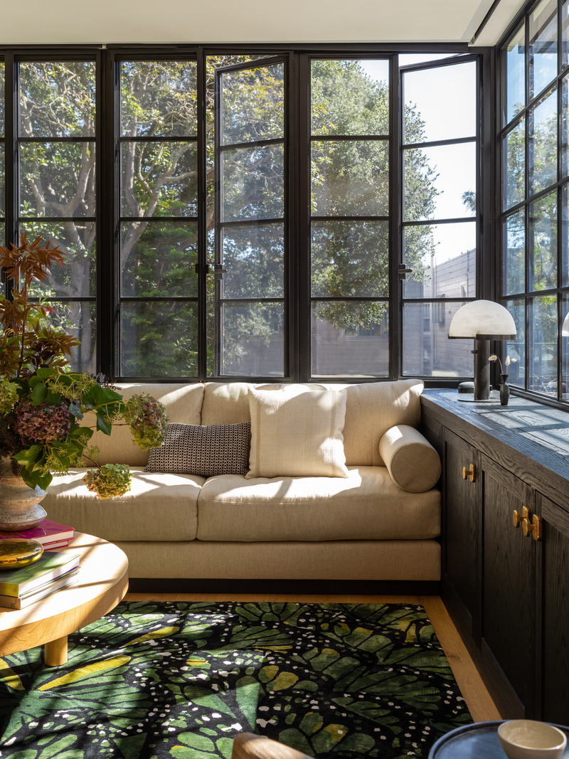 Press kit | 2757-35 - Press release | Medium Plenty Gives a Sprawling Update to a Once Modest 1920s Spanish Revival Home - Medium Plenty - Residential Interior Design - Detail of the steel-and-glass windows in the living room and Regan Baker Design’s interiors which reflect the homeowners’ mixed modern aesthetic. - Photo credit: Laure Joliet Photography