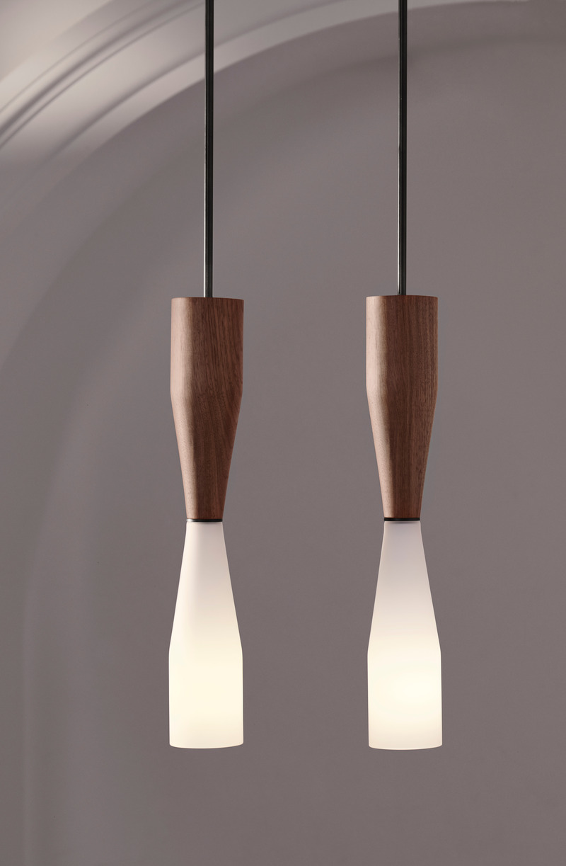Press kit | 1665-05 - Press release | Etcetera Lighting Series Makes US Debut at ICFF - Lightmaker Studio - Lighting Design - Etcetera Natural Pendant - Photo credit: Lisa Petrole