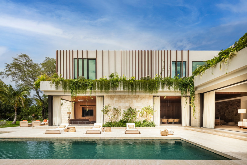 Dossier de presse | 2757-37 - Communiqué de presse | Strang Design Completes Modernist Home with Brazilian Twist - Strang Design - Architecture résidentielle -   The exterior facade's material distinctiveness is due to rough-cut Jerusalem tile and exposed board-formed concrete.   - Crédit photo :  Kris Tamburello  