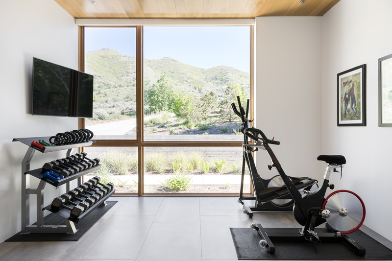 Press kit | 2757-36 - Press release | Sparano + Mooney Architecture's Wabi-Sabi Residence Draws Upon Japanese Aesthetic Culture - Sparano + Mooney Architecture - Residential Architecture -  The home features large windows to capture the surrounding views from most rooms.   - Photo credit: Lucy Call