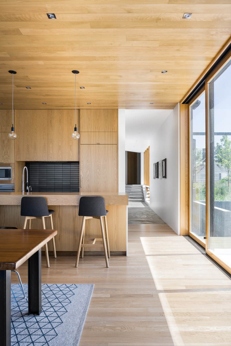 Press kit | 2757-36 - Press release | Sparano + Mooney Architecture's Wabi-Sabi Residence Draws Upon Japanese Aesthetic Culture - Sparano + Mooney Architecture - Residential Architecture -  View of the dining room and kitchen to the hallway beyond.  - Photo credit: Lucy Call