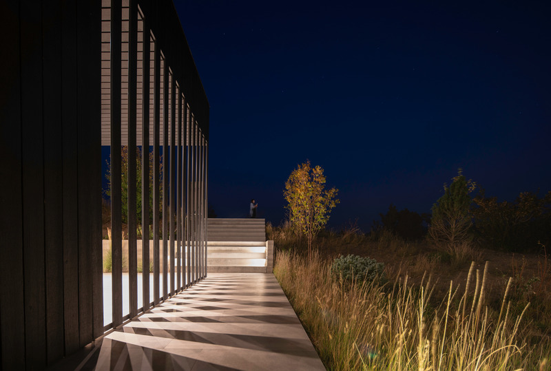 Press kit | 2757-36 - Press release | Sparano + Mooney Architecture's Wabi-Sabi Residence Draws Upon Japanese Aesthetic Culture - Sparano + Mooney Architecture - Residential Architecture - The cedar screen casts artful shadows with ambient lighting at night.  - Photo credit: Matt Winquist
