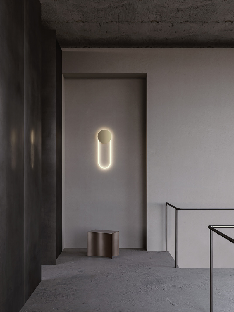 Press kit | 2375-08 - Press release | Back at the ICFF/Wanted Design to Introduce the Hyphen Wall and Upgrades on the Iconic RA Collection - d'Armes - Lighting Design - RA Wall Short in 12K gold - Photo credit:  Diego Rapuzzi  