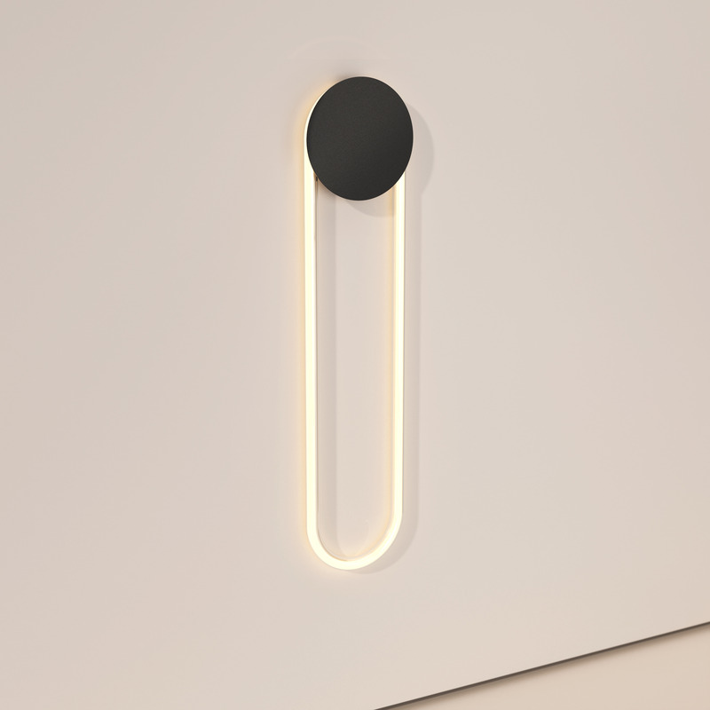Press kit | 2375-08 - Press release | Back at the ICFF/Wanted Design to Introduce the Hyphen Wall and Upgrades on the Iconic RA Collection - d'Armes - Lighting Design - RA Wall Long in Black - Photo credit:  d'Armes 