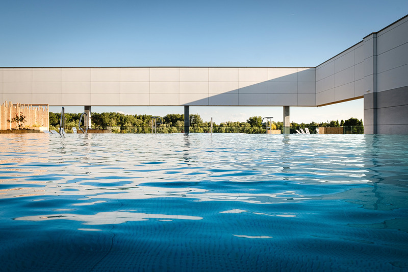 Dossier de presse | 3570-04 - Communiqué de presse | Special Mention by Architizer A+Awards for Sports Centre Sportoase Groot Schijn - ZJA - Concours - Sportcomplex Sportoase Groot Schijn, Deurne - Outdoorpool - Crédit photo : Kattoo Hillewaere