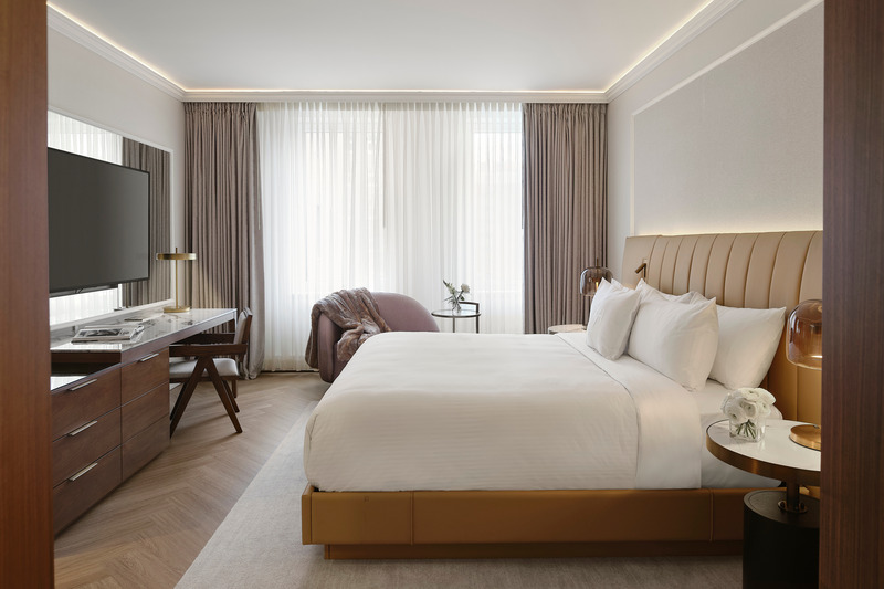 Press kit | 1303-18 - Press release | East Meets West at Montreal’s Transformed Vogue Hotel - Sid Lee Architecture - Commercial Interior Design - Guestroom by Camdi Design - Photo credit: Maxime Brouillet