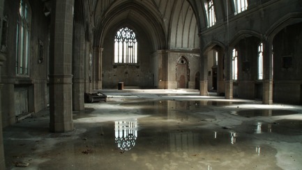 Press kit | 1046-01 - Press release | The End of Time by Peter Mettler opens the 15th RIDM on Wednesday - Rencontres Internationales du documentaire de Montréal (RIDM) - Event + Exhibition - Église abandonnée, Détroit. Courtoisie de Grimthorpe Film.
