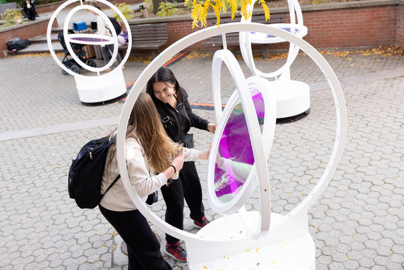 Press kit | 5595-08 - Press release | oPTIK, a New Interactive Sound and Light Installation in New York City - The Urban Conga - Art - Photo of oPTIK in Montreal Canada  - Photo credit: INIT